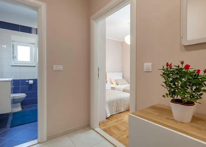 Happy Garden Apartment *