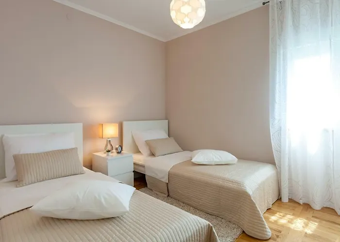 Happy Garden Apartment *