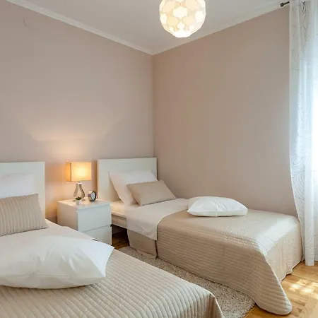 Happy Garden Apartman *